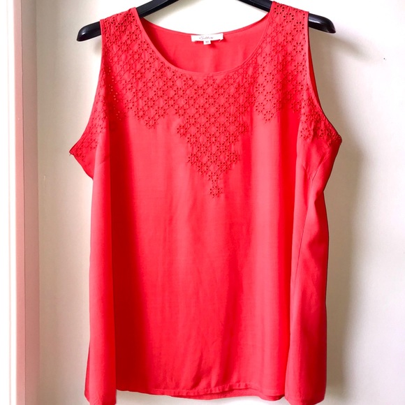 Solitaire Eyelet Top - Picture 3 of 8